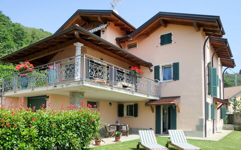 Cannero Riviera 626: Eigentum, Haus, Gebäude, Zuhause, Grundeigentum, Villa, Hütte, Estate, Bauernhaus, Fassade