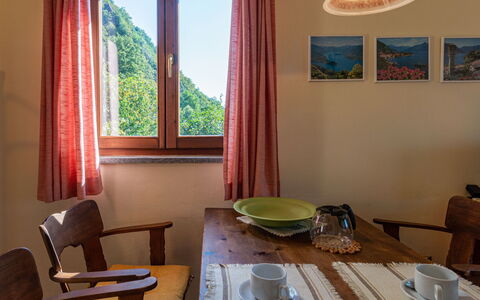 Gravedona 720: Zimmer, Möbel, Interior Design, Tabelle, Eigentum, Esszimmer, Küche & Esszimmer Tisch, Gebäude, Stuhl, Fenster