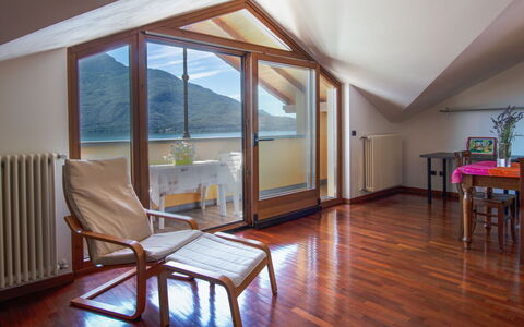 La Becca: Zimmer, Eigentum, Fussboden, Gebäude, Holzboden, Hartholz, Möbel, Haus, Laminatboden, Interior Design
