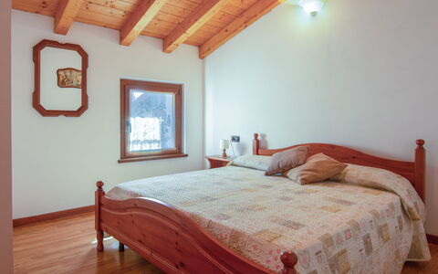 Domaso 644: Schlafzimmer, Bett, Möbel, Zimmer, Eigentum, Decke, Bettrahmen, Bettdecke, Fussboden, Interior Design