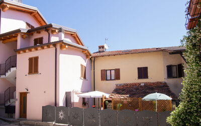 Domaso 644: Eigentum, Haus, Wohngebiet, Gebäude, Nachbarschaft, \Stadt, Zuhause, Die Architektur, Grundeigentum, Wand