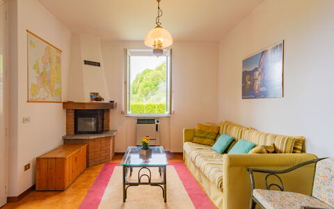 Varenna 618: Möbel, Eigentum, Bilderrahmen, Tabelle, Couch, Holz, Interior Design, Beleuchtung, Wohnzimmer, Fussboden
