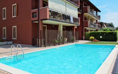 Sirmione 622: Eigentum, Schwimmbad, Gebäude, Grundeigentum, Haus, Wohnung, Resort, Freizeit, Zuhause, Wohngebiet