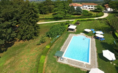 Asti 649: Schwimmbad, Eigentum, Gras, Luftaufnahmen, Estate, Freizeit, Fotografie, Haus, Grundstueck, Baum