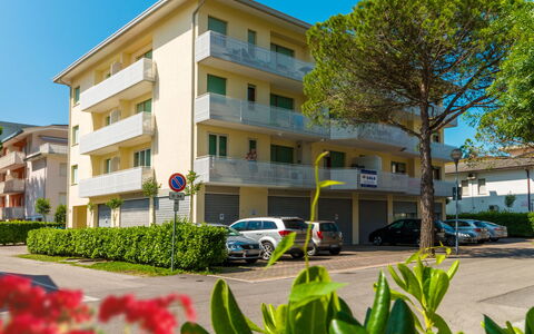 Bibione 622: Eigentum, Gebäude, Wohngebiet, Wohnung, Nachbarschaft, Grundeigentum, Mischnutzung, Haus, Zuhause, \Stadt