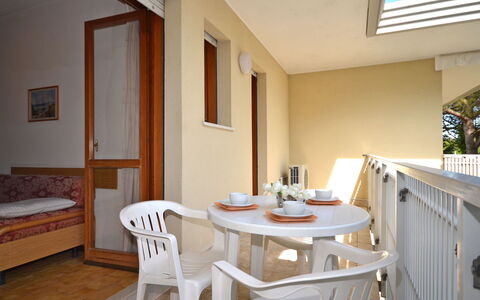 Bibione 650: Eigentum, Zimmer, Gebäude, Möbel, Haus, Interior Design, Grundeigentum, Tabelle, Fussboden, Hartholz