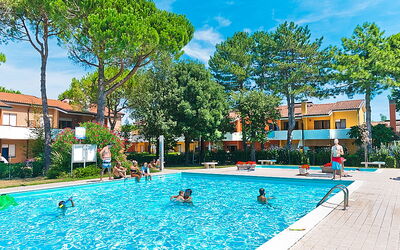Bibione 751: Schwimmbad, Freizeit, Eigentum, Resort, \Stadt, Grundeigentum, Freizeitzentrum, Gebäude, Ferienort, Urlaub