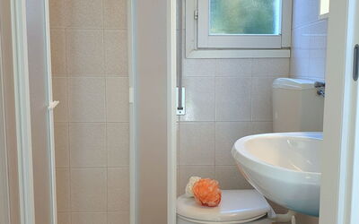 Primula 752.1: Eigentum, Armatur, Fenster, Badezimmer, Zapfhahn, Sinken, Toilleten Sitz, Toilette, Fussboden