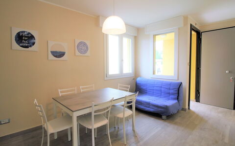 Rosolina Mare 609: Tabelle, Gebäude, Möbel, Fenster, Azurblau, Couch, Stuhl, Holz, Haus, Interior Design