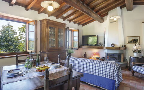 Castelnuovo di Garfagnana 640: Eigentum, Zimmer, Gebäude, Möbel, Decke, Interior Design, Haus, Strahl, Zuhause, Grundeigentum