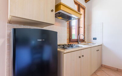 Girasole 626.4: Cabinetry, Eigentum, Gebäude, Möbel, Countertop, Küchengerät, Küche, Holz, Haus, Flooring
