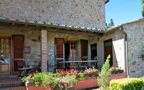 Orciatico 636: Pflanze, Blume, Eigentum, Fenster, Gebäude, Botanik, Die Architektur, Himmel, Blumentopf, Hütte