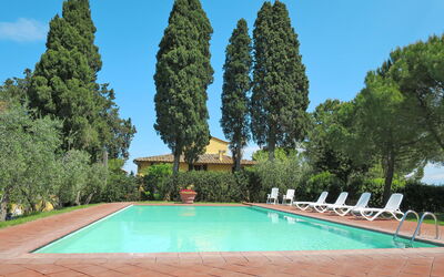 Tavarnelle Val di Pesa 617: Wasser, Pflanze, Himmel, Schwimmbad, Baum, Gras, Freizeit, Schatten, Natürliche Landschaft, Grundeigentum