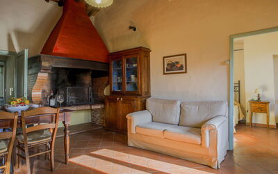 Campiglia 617.1: Möbel, Bilderrahmen, Couch, Tabelle, Holz, Interior Design, Flooring, Fussboden, Stuhl, Wohnzimmer