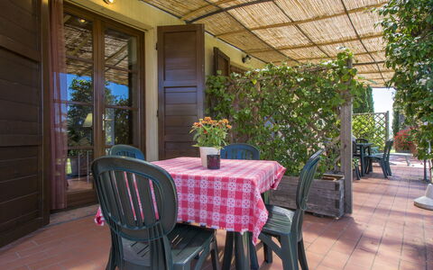 Cecina 609: Eigentum, Gebäude, Grundeigentum, Zimmer, Veranda, Terrasse, Tabelle, Möbel, Tisch Im Freien, Restaurant