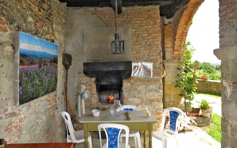 Castelfranco di Sopra 605: Eigentum, Möbel, Pflanze, Gebäude, Stuhl, Tabelle, Haus, Holz, Wohnzimmer, Freizeit