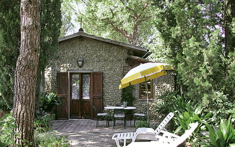 Il Crocino Ii: Haus, Eigentum, Natürliche Landschaft, Gebäude, Hütte, Zuhause, Baum, Gelb, Grundeigentum, Biome