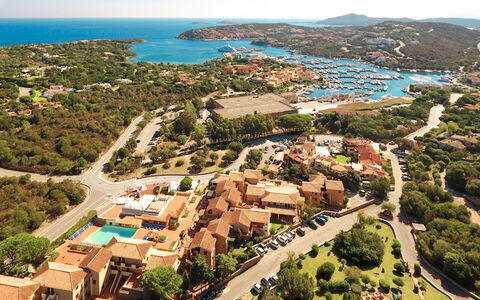 Porto Cervo 616: Wasser, Himmel, Daytime, Eigentum, Pflanze, Natur, Natürliche Landschaft, Gebäude, Baum, Urban Design