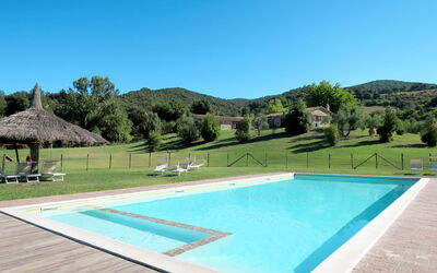 Canneto 601: Schwimmbad, Eigentum, Haus, Grundeigentum, Freizeit, Resort, Urlaub, Gras, Estate, Zuhause