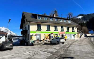 Stein an der Enns 607: Himmel, Rad, Auto, Eigentum, Fenster, Gebäude, Fahrzeug, Kraftfahrzeug, Asphalt