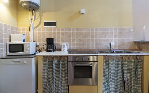 Tavole 603: Cabinetry, Eigentum, Countertop, Sinken, Spüle, Herd, Zapfhahn, Armatur, Küche, Beleuchtung