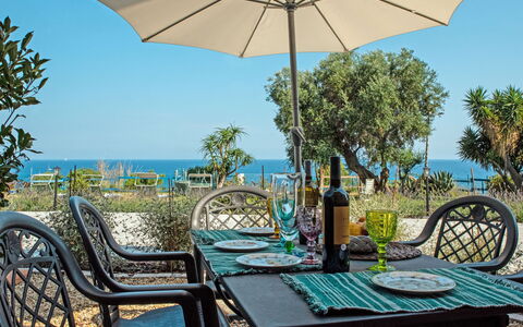 San Lorenzo al Mare 645: Regenschirm, Eigentum, Tabelle, Möbel, Terrasse, Tisch Im Freien, Zimmer, Grundeigentum, Schatten, Freizeit