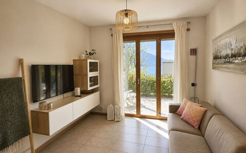 San Vincenzo: Möbel, Interior Design, Flooring, Wand, Holz, Fussboden, Decke, Zimmer, Fernsehen, Wohnzimmer