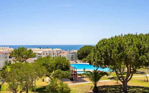 Quinta Do Torrejão: Himmel, Pflanze, Wasser, Pflanzengemeinschaft, Baum, Azurblau, Grundstueck, Arecales, Gras, Natürliche Landschaft