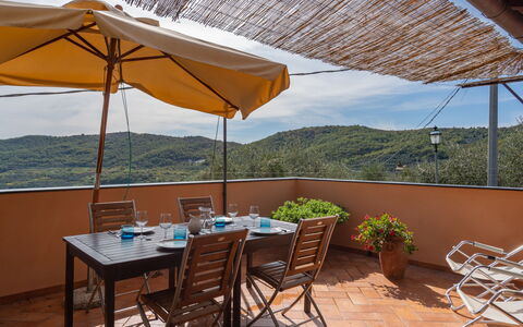 U Figu du Camin: Eigentum, Terrasse, Schatten, Gebäude, Tabelle, Urlaub, Grundeigentum, Haus, Möbel, Zimmer