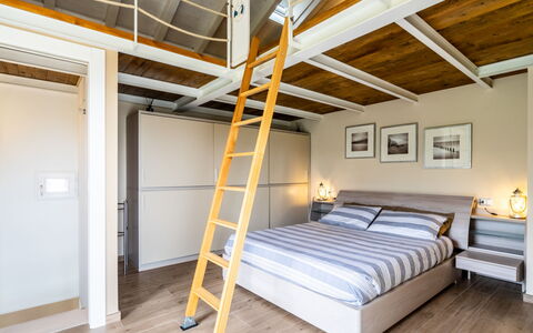 Di Pipot: Bett, Zimmer, Schlafzimmer, Möbel, Eigentum, Bettrahmen, Gebäude, Gelb, Dachboden, Decke