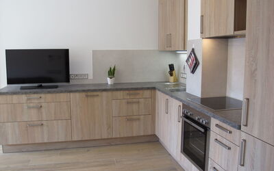 Spieglhof 602.4: Cabinetry, Eigentum, Spüle, Sinken, Countertop, Interior Design, Holz, Beleuchtung, Küche, Zapfhahn