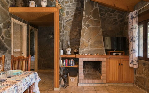 De Piedra: Tabelle, Möbel, Cabinetry, Holz, Fussboden, Interior Design, Flooring, Stuhl, Holzbeize, Küche
