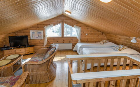 Luppo-Koli: Balkon, Wohnung, Schatten, Glas, Eigentumswohnung, Geländer, Veranda, Daylighting, Deck, Gartenmöbel