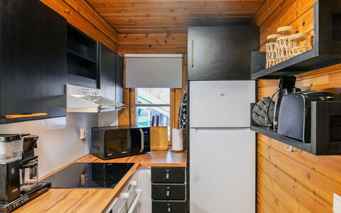 Kolin Vernetti 1: Küche, Holz, Flooring, Küchengerät, Interior Design, Countertop, Fussboden, Major Appliance, Zimmer, Haushaltsgerät