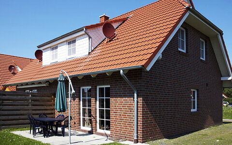 Korsar Ii: Himmel, Eigentum, Gebäude, Fenster, Holz, Haus, Hütte, Schatten, Gras, Abstellgleis
