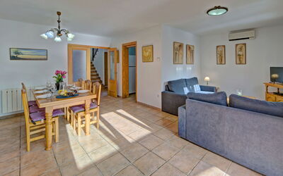 Puerta de Calpe 8 1075.1: Möbel, Eigentum, Tabelle, Bilderrahmen, Holz, Interior Design, Flooring, Wohnzimmer, Fussboden, Gebäude