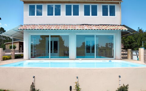 La Cerisaie: Eigentum, Haus, Schwimmbad, Gebäude, Zuhause, Grundeigentum, Die Architektur, Villa, Fassade, Estate