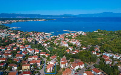 Krk Malinska 649: Wasser, Himmel, Gebäude, Eigentum, Azurblau, Vegetation, Küsten Und Ozeanische Forms, See, Landschaft, Urban Design