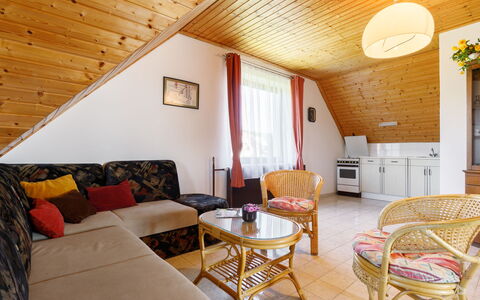 Antal: Holz, Möbel, Haus, Zuhause, Tür, Stuhl, Hütte, Wohnzimmer, Decke, Küche & Esszimmer Tisch