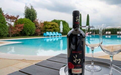 Villa Carlotta: Wasser, Wolke, Himmel, Flasche, Geschirr, Drinkware, Schwimmbad, Barware
