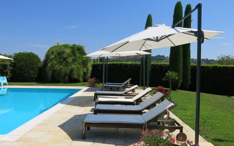 Villa Carlotta: Schwimmbad, Eigentum, Grundeigentum, Gebäude, Sonnenliege, Haus, Terrasse, Zuhause, Schatten, Die Architektur