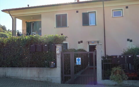 Roseto: Pflanze, Gebäude, Eigentum, Fenster, Himmel, Tür, Haus, Wohngebiet, Fassade