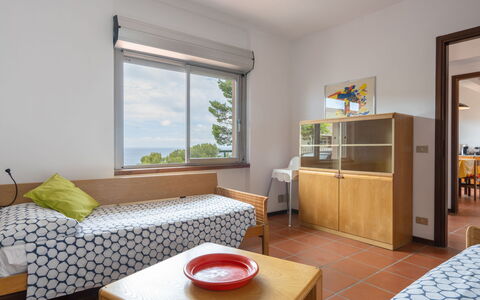 Orizzonte: Möbel, Zimmer, Interior Design, Eigentum, Gebäude, Haus, Wohnzimmer, Bett, Tabelle, Gelb