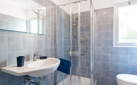 Orizzonte: Badezimmer, Eigentum, Zimmer, Fliese, Interior Design, Die Architektur, Grundeigentum, Gebäude, Armatur, Zapfhahn