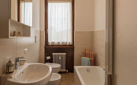 Gaggetto: Braun, Zapfhahn, Eigentum, Armatur, Sinken, Fenster, Badezimmer, Holz, Bad Sink