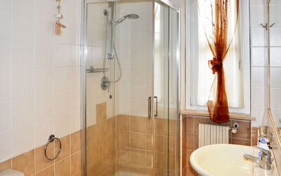 La Casara B 728.8: Braun, Zapfhahn, Armatur, Sinken, Eigentum, Spiegel, Duschkopf, Bad Sink, Badezimmer, Dusche