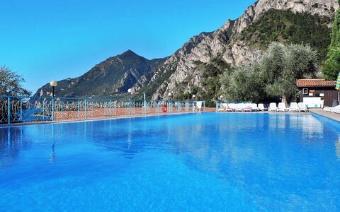 La Limonaia: Schwimmbad, Blau, \Stadt, Himmel, Azurblau, Urlaub, Ferienort, Wasser, Berg, Resort