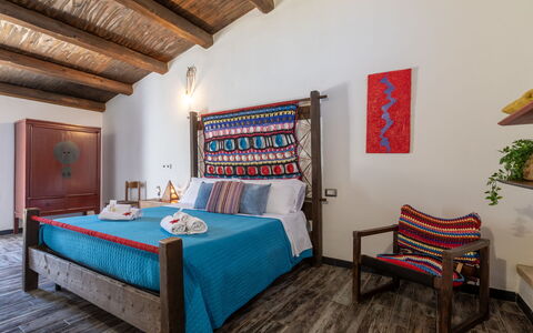 Oliviola: Möbel, Interior Design, Wand, Flooring, Holz, Bett, Fussboden, Schlafzimmer, Decke, Bettdecke