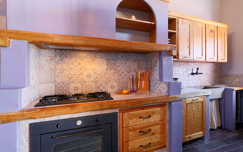 Oliviola: Zimmer, Countertop, Cabinetry, Möbel, Küche, Eigentum, Interior Design, Herd, Fliese, Haus