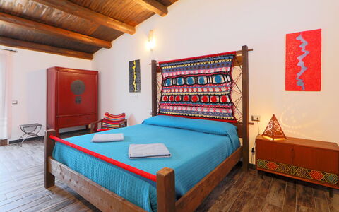 Oliviola: Schlafzimmer, Zimmer, Möbel, Eigentum, Bett, Bettrahmen, Bettdecke, Interior Design, Gebäude, Grundeigentum